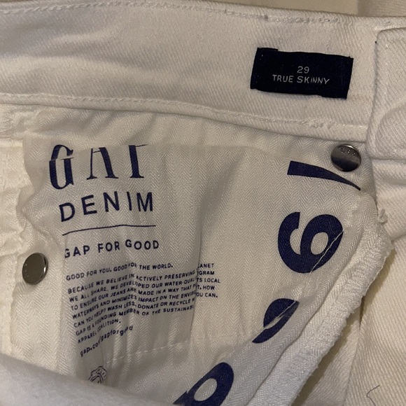 🍄3/$38🍄 GAP jeans - Picture 3 of 3